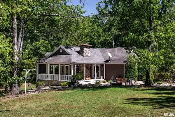3136 LONGHORN DR, Carbondale, IL 62902