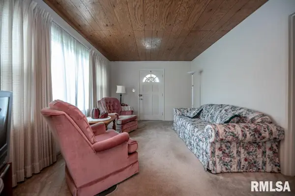 1116 E PARIS AVE, Peoria Heights, IL 61616