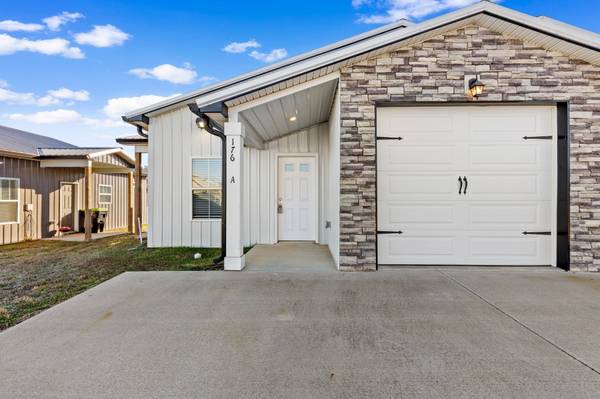 196 Bainbridge Dr #B, Clarksville, TN 37043
