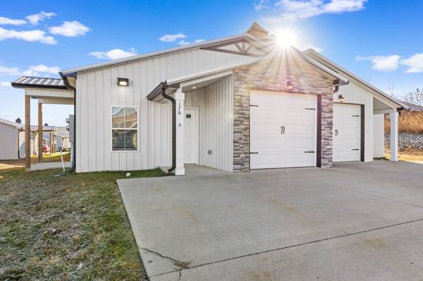 196 Bainbridge Dr #B, Clarksville, TN 37043