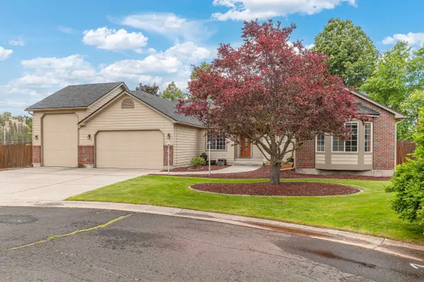 7303 W Links Ct, Nine Mile Falls, WA 99026