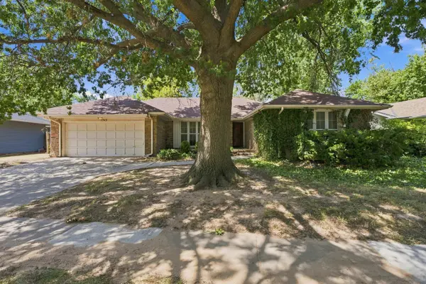 1343 N Caddy Ln,  Wichita,  KS 67212-4207