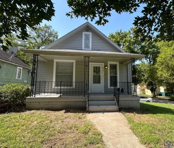 2501 SW Clay ST, Topeka, KS 66611