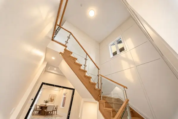 1199 QUEENS PLATE RD E, Oakville, ON L6M 5M4