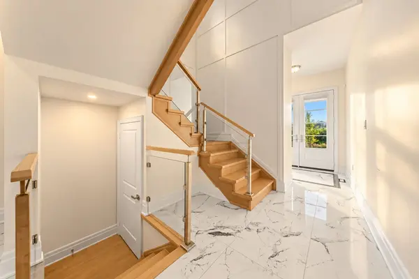 1199 QUEENS PLATE RD E, Oakville, ON L6M 5M4