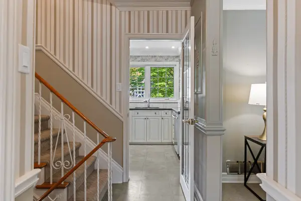 401 Cairncroft RD, Oakville, ON L6J 4M8