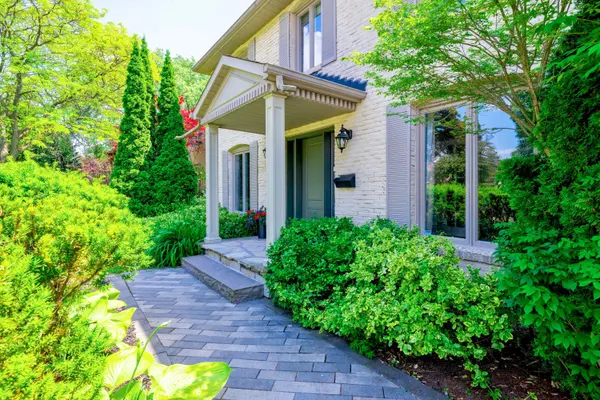 2052 Chippewa TRL, Mississauga, ON L5H 3V7