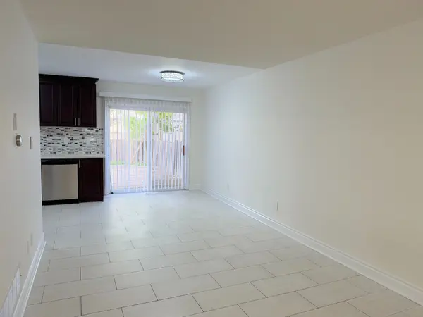 1049 Kennedy CIR, Milton, ON L9T 5S5