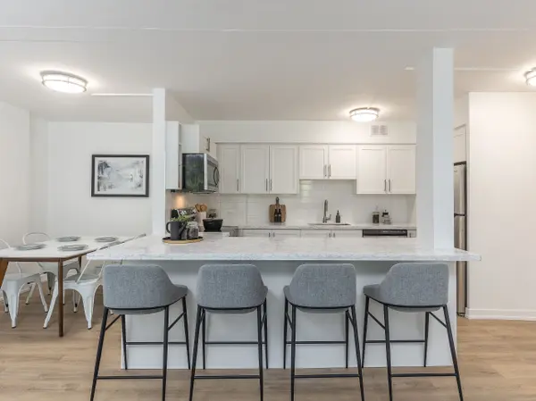 240 Markland DR #1006, Toronto W08, ON M9C 1R3