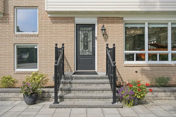 513 Maplehurst AVE, Oakville, ON L6L 4Y8