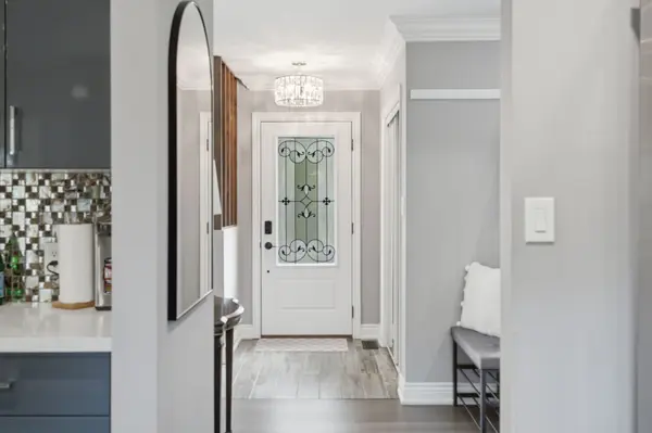 513 Maplehurst AVE, Oakville, ON L6L 4Y8