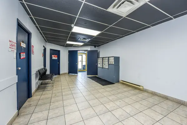 1300 Steeles AVE E #102, Brampton, ON L6T 1A2