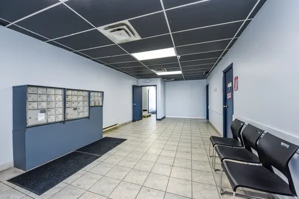 1300 Steeles AVE E #102, Brampton, ON L6T 1A2