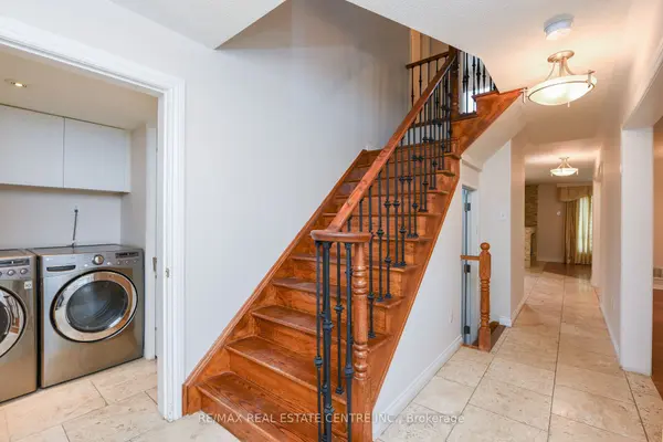 5989 Sidmouth ST, Mississauga, ON L5V 2Z5