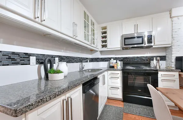 183 Earlscourt AVE, Toronto W03, ON M6E 4B2