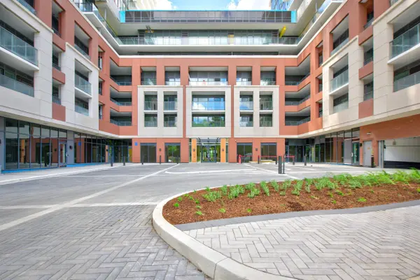 4010 Eglinton AVE W #1813, Toronto W09, ON M9A 0G5