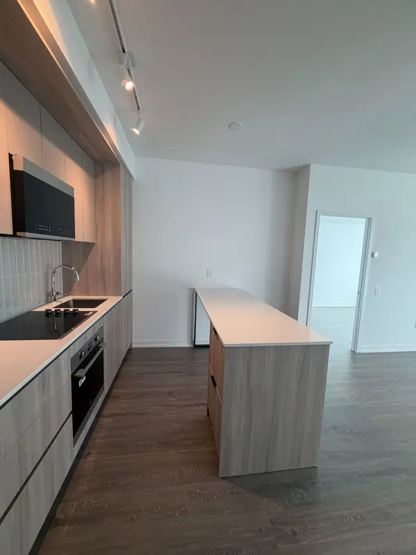 2485 Eglinton AVE W #1204, Mississauga, ON L5M 2T1