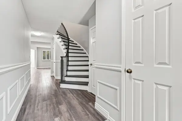 1 Perthshire CT, Hamilton, ON L9B 2H1