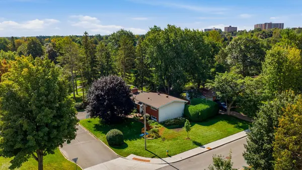 20 Parthia AVE, Cityview - Parkwoods Hills - Rideau Shore, ON K2E 5J9