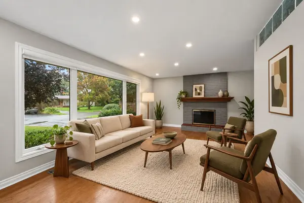 20 Parthia AVE, Cityview - Parkwoods Hills - Rideau Shore, ON K2E 5J9