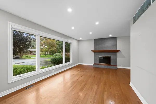 20 Parthia AVE, Cityview - Parkwoods Hills - Rideau Shore, ON K2E 5J9