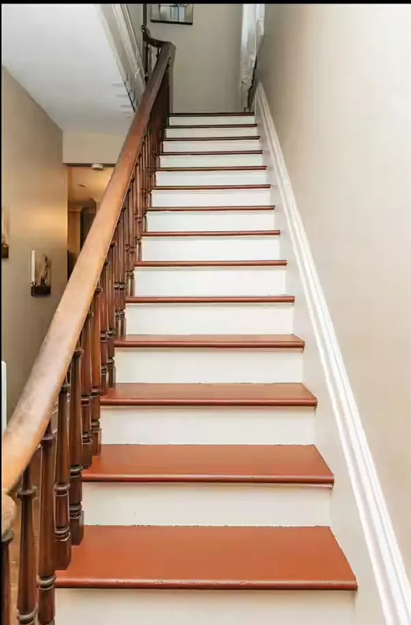 148 Geneva ST, St. Catharines, ON L3R 4N9
