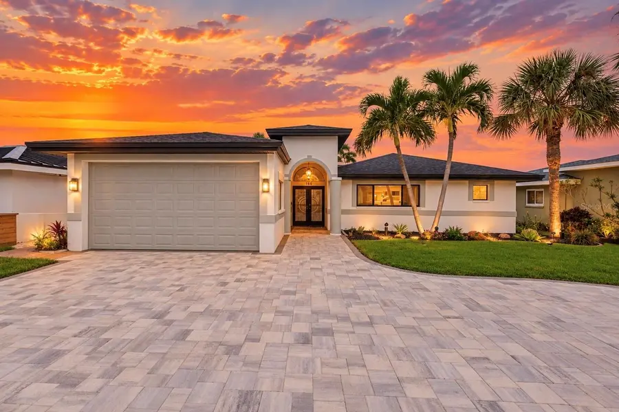 166 BAYSIDE DR, Clearwater Beach, FL 33767