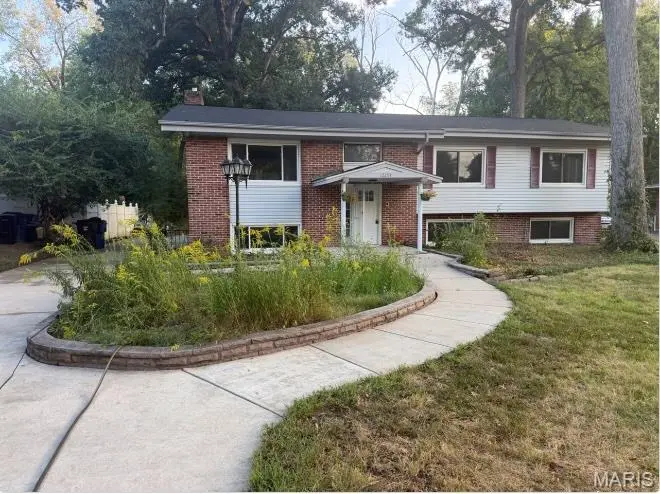 12264 Belwyn DR, Maryland Heights, MO 63146