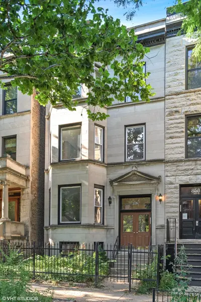 862 W Newport AVE #1, Chicago, IL 60657
