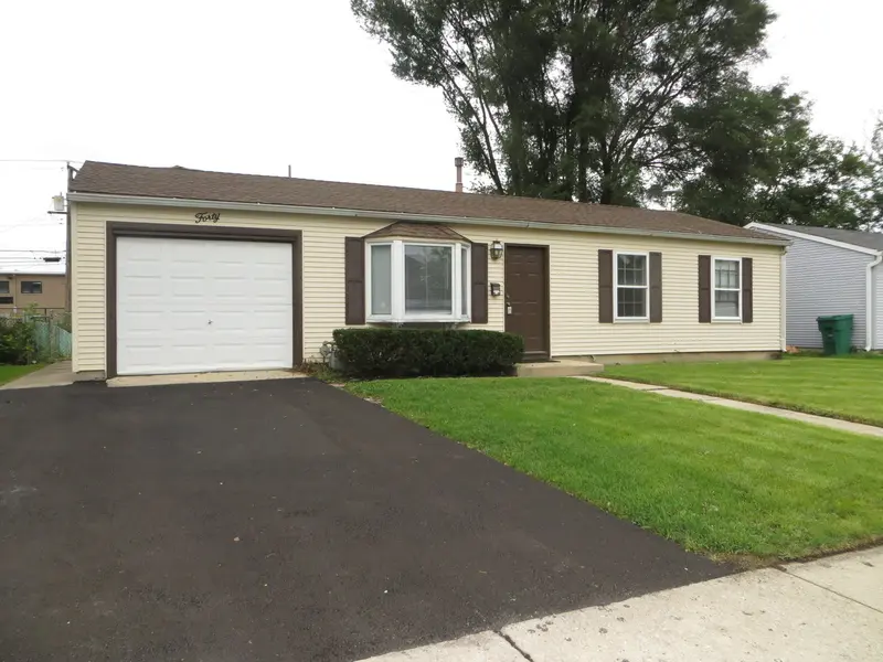 40 Arlington DR, Romeoville, IL 60446