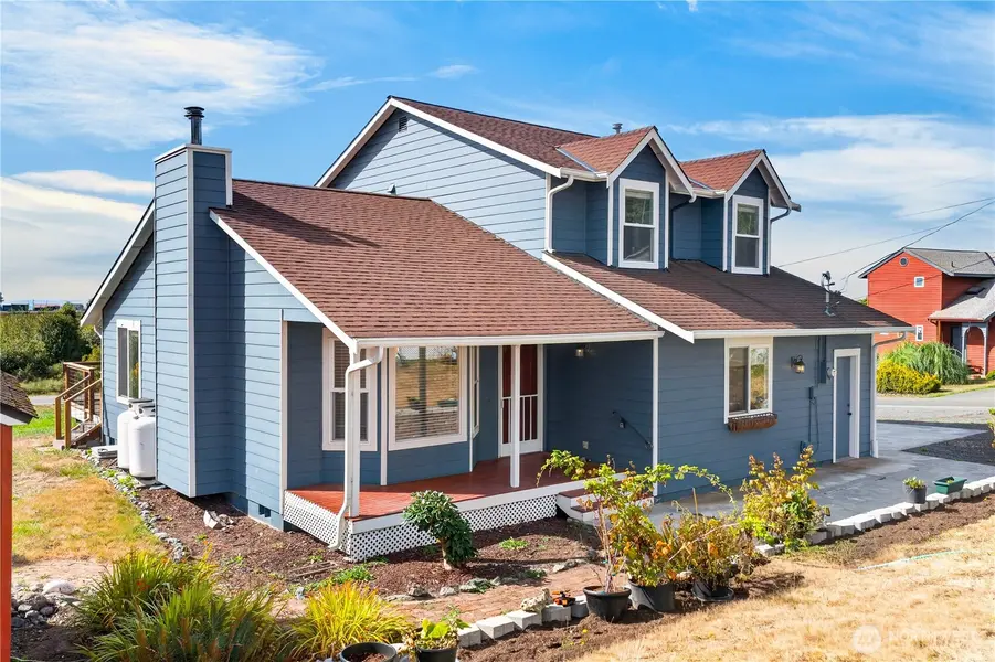 1099 Koenig LN, Coupeville, WA 98239