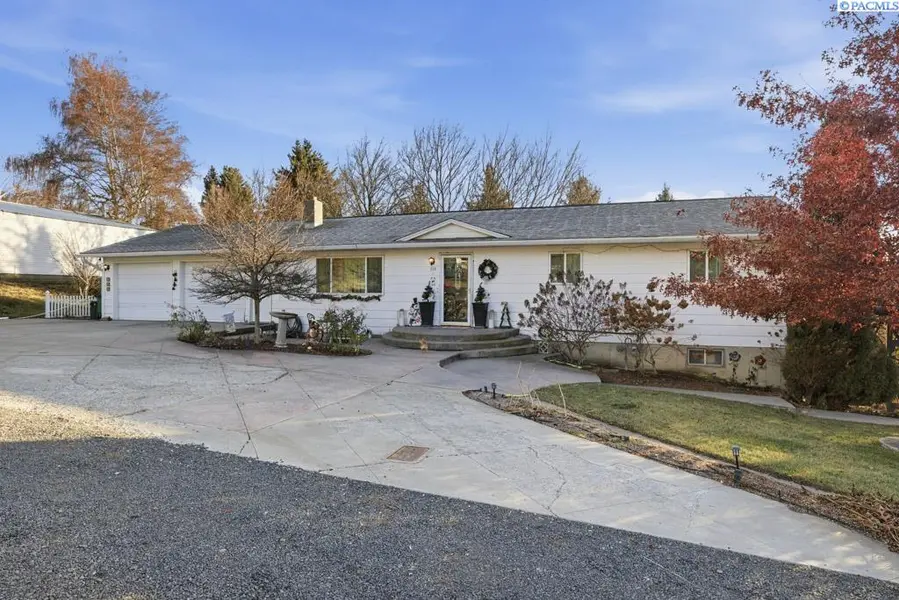 314 E 9th St, Rosalia, WA 99170