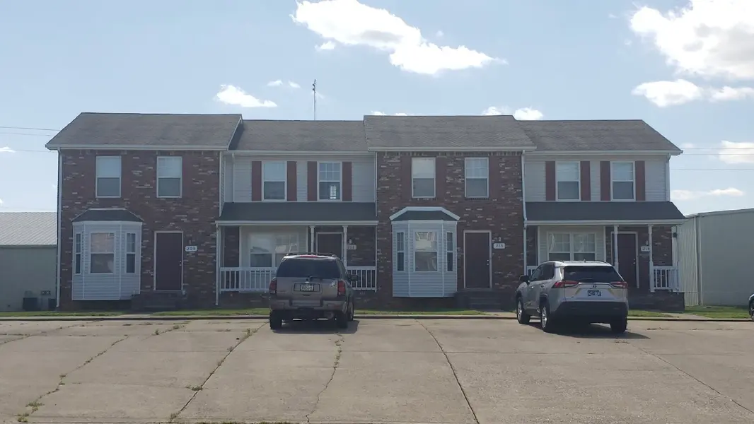 211 Tree Line Dr, Oak Grove, KY 42262