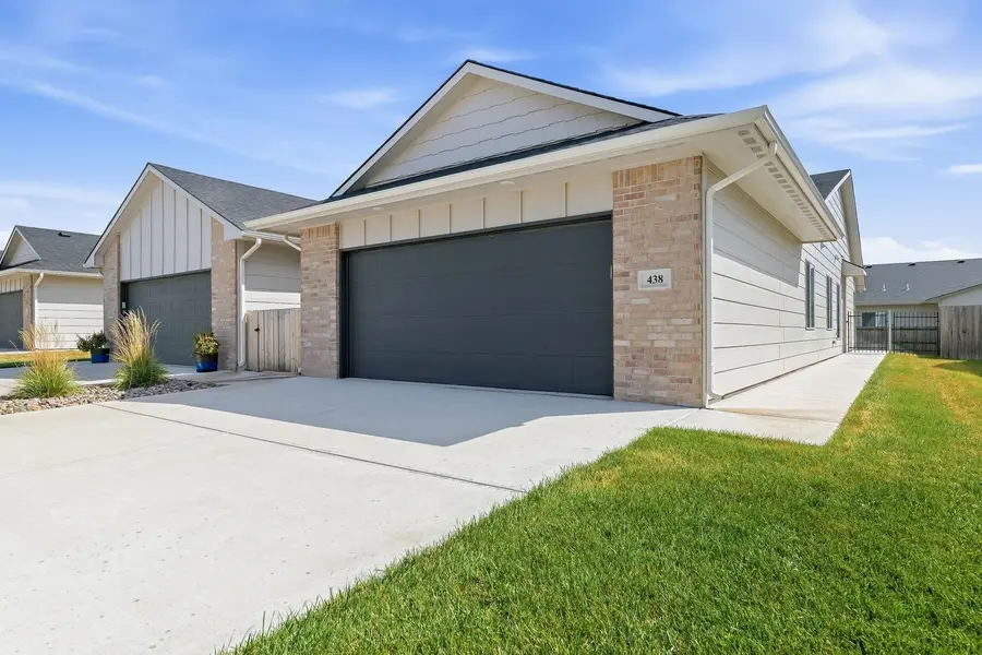 438 W Long Path Ct, Goddard, KS 67052