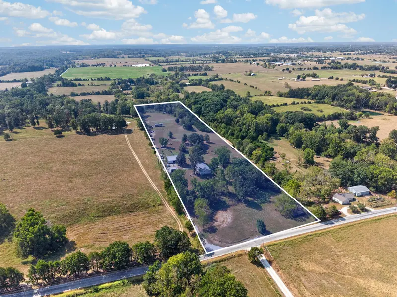1080 Apache RD, Sparta, MO 65753