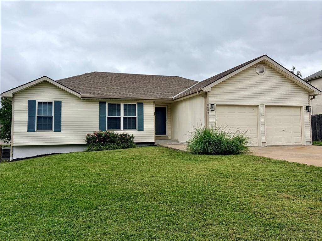 10605 NW 86th TER, Kansas City, MO 64152