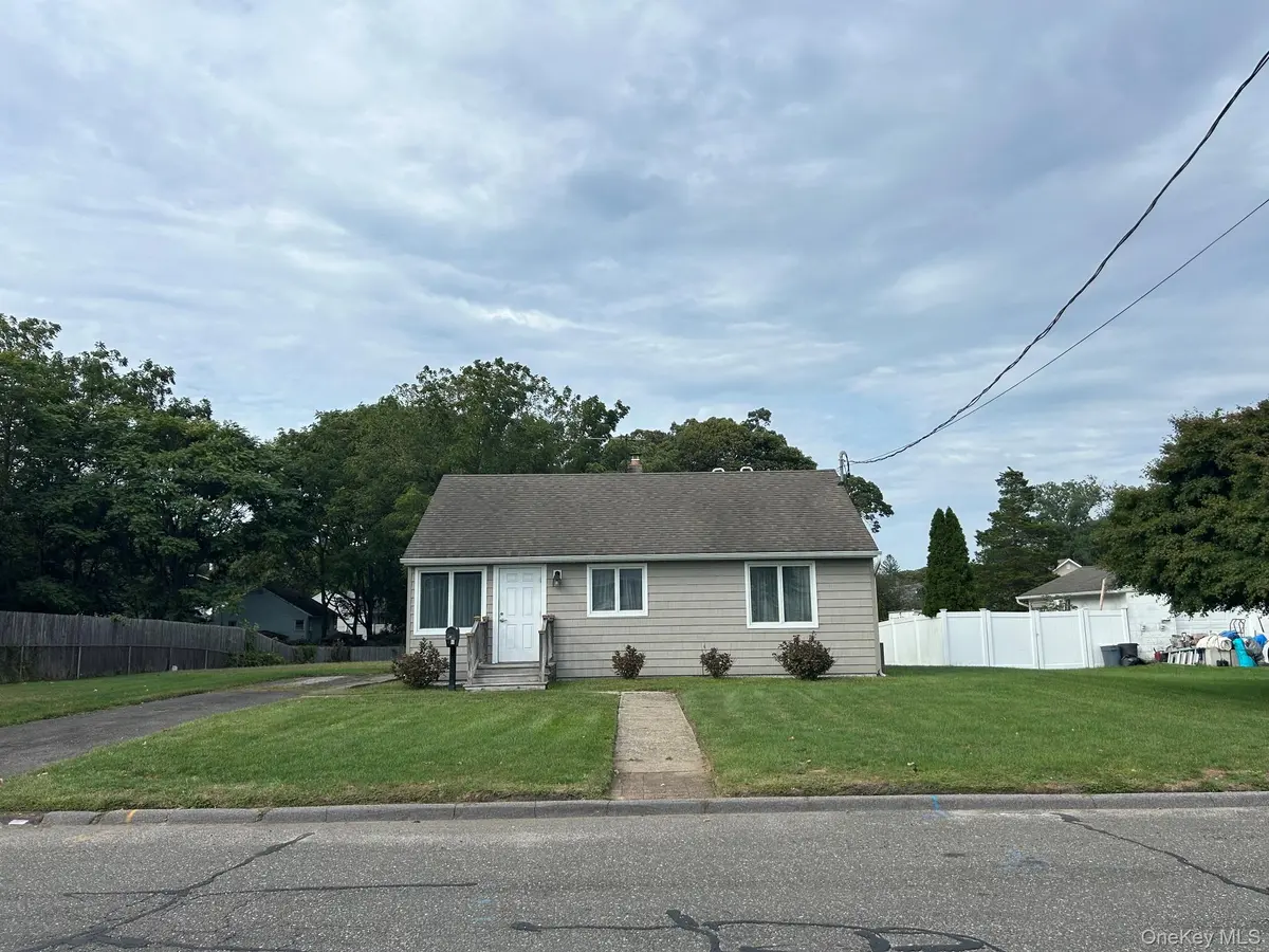 14 Market ST, Centereach, NY 11720