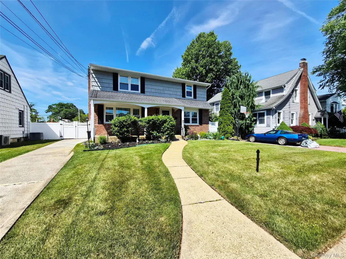 1920 Clemons ST, Bellmore, NY 11710