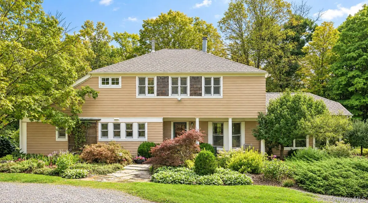 63 Knapp Hollow LN, Hillsdale, NY 12529
