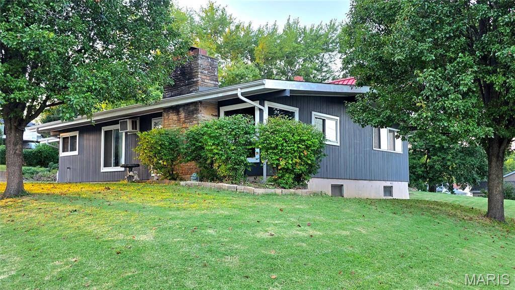 601 W 9th ST, Washington, MO 63090