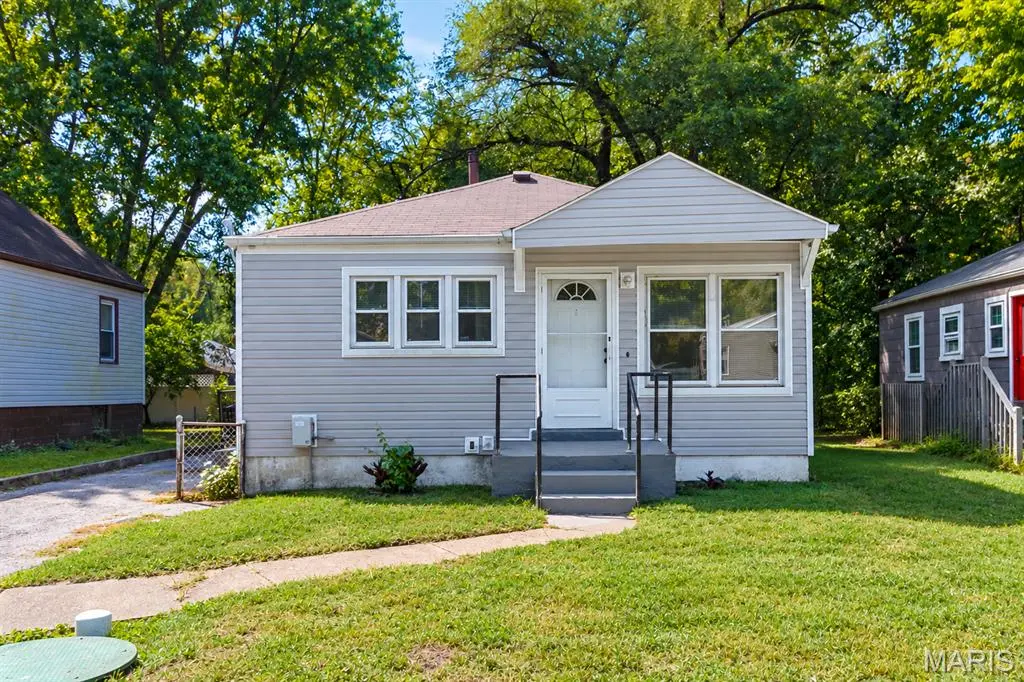 609 Belmont PL, St Louis, MO 63135