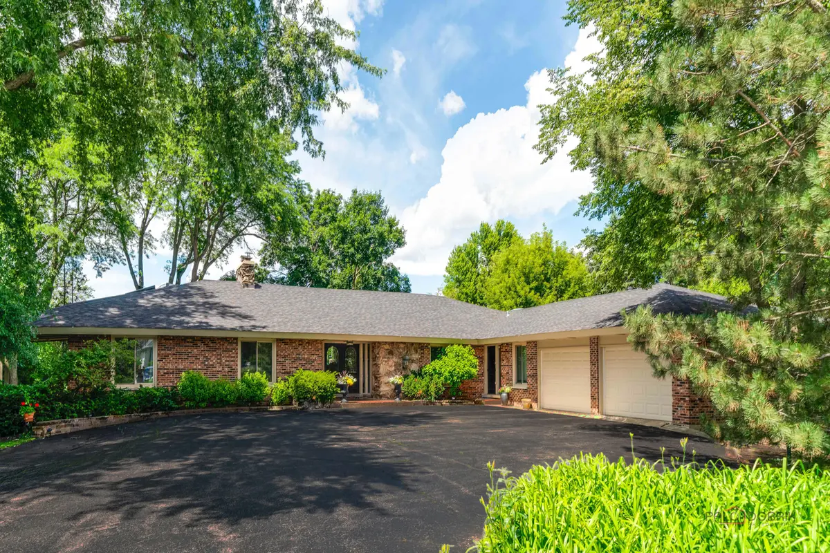 2432 Federal CT, Long Grove, IL 60047