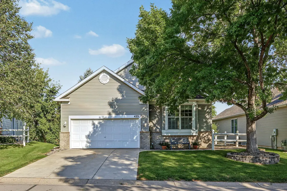 433 Meadowood LN, Burnsville, MN 55337