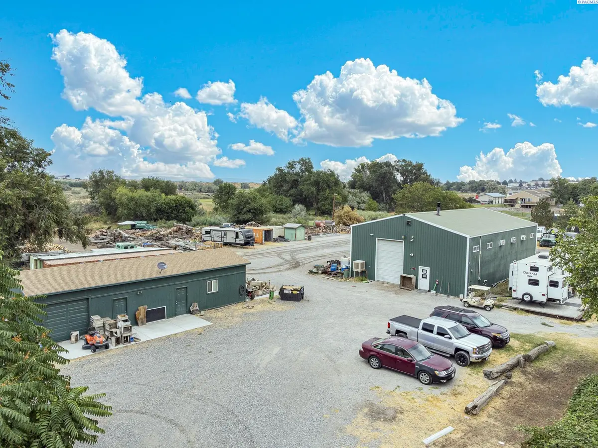 2716 Van Giesen St, Richland, WA 99354