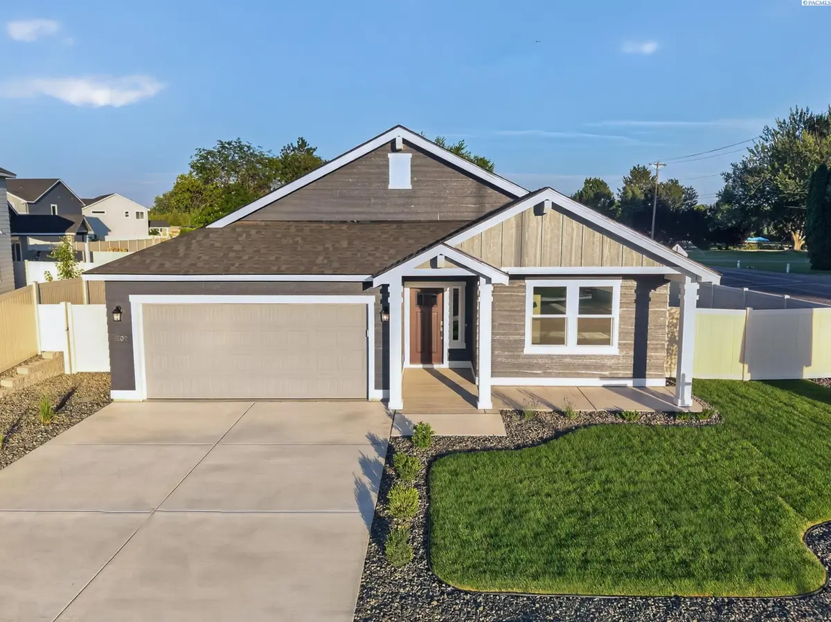 2702 Alvarado Ct., Pasco, WA 99301