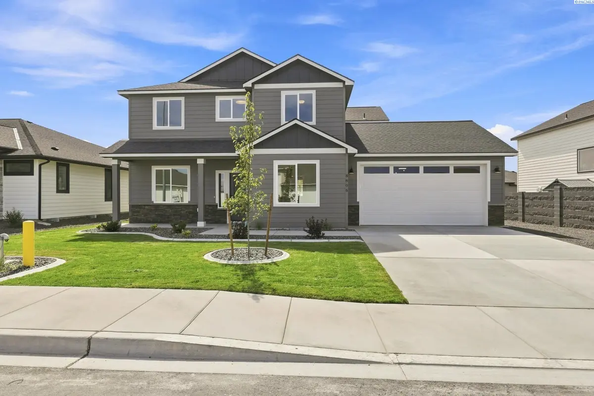 8806 Dusty Maiden Dr, Pasco, WA 99301