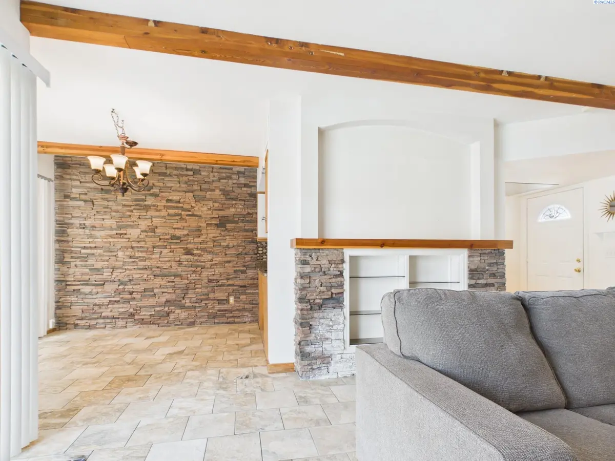 2401 W Canal Dr #9C, Kennewick, WA 99336