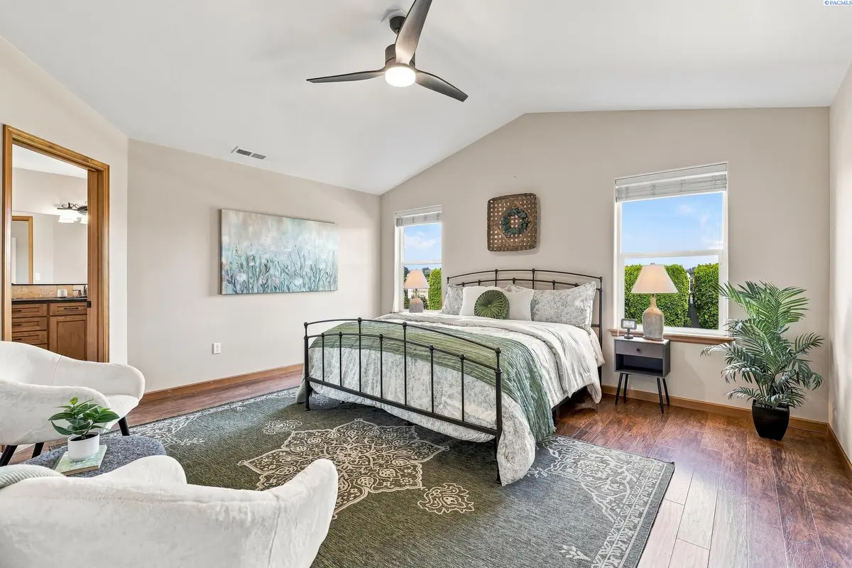 6 Blue Star Court, Pasco, WA 99301