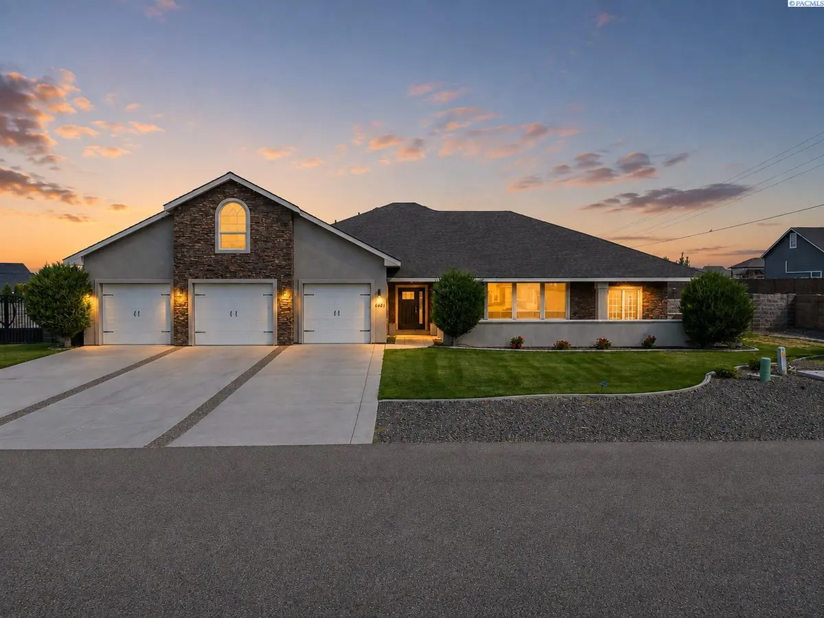 6401 Eagle Crest Drive, Pasco, WA 99301