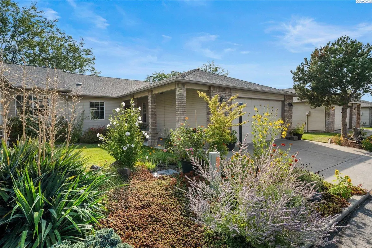 105 Innisbrook Ln, Pasco, WA 99301